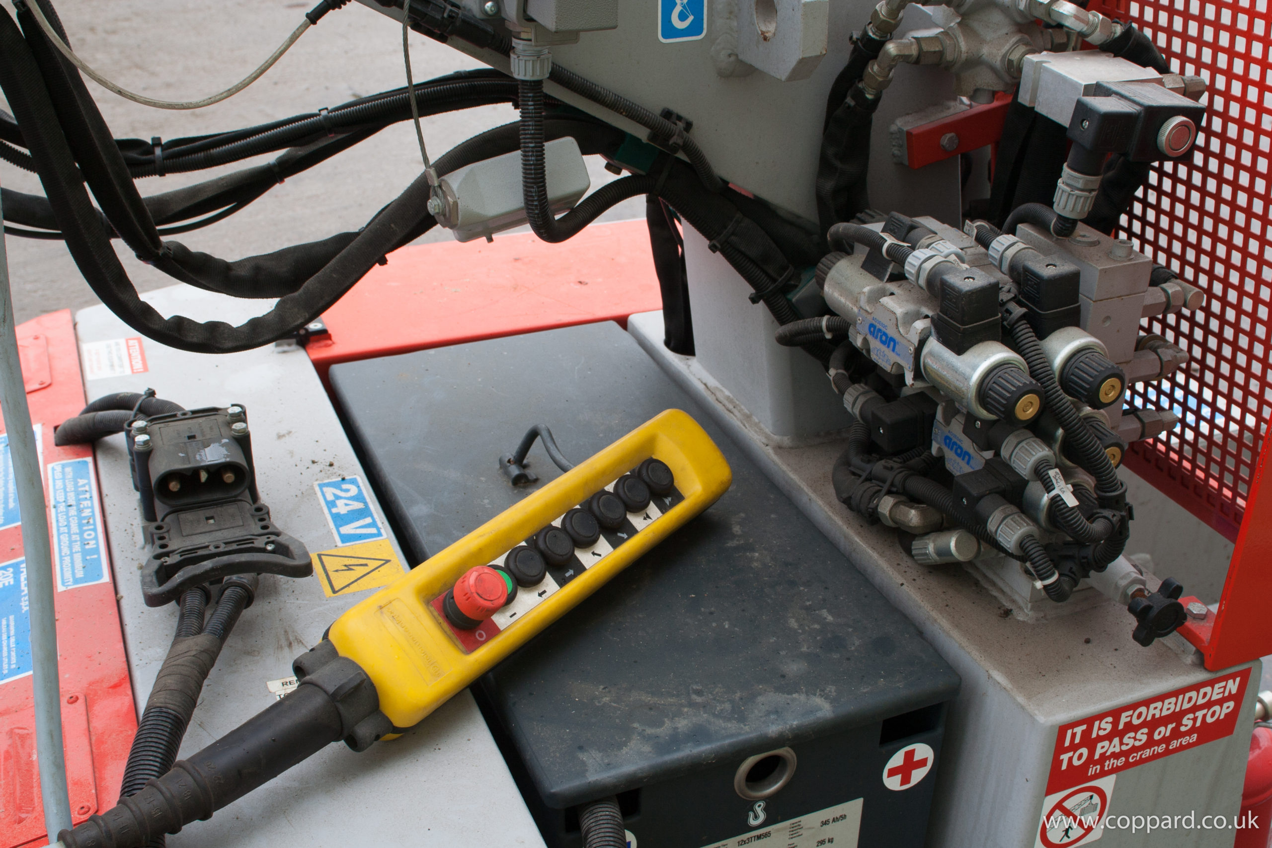 Valla 20E mobile battery operated crane - Image 7