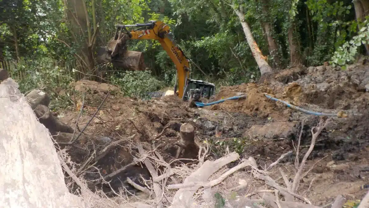 Safe trench excavation with sheets and strutting correctly installed before drainage work